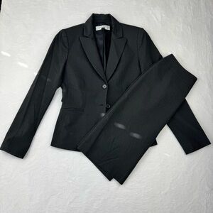 Tahari Arthur S. Levine 2 piece Skirt Suit. Gray pinstripes. Size 2.